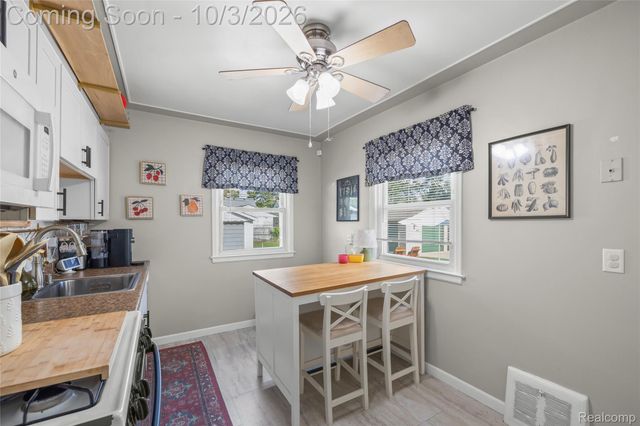 25274 Colgate Street, Dearborn Heights, MI 48125