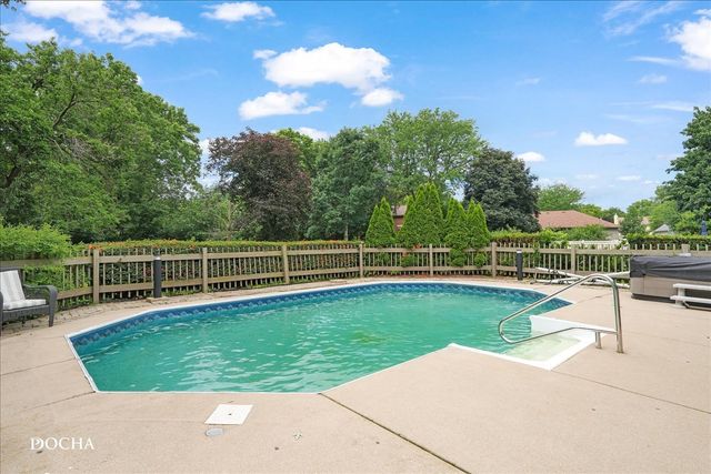 204 Lombardy Lane, Oswego, IL 60543