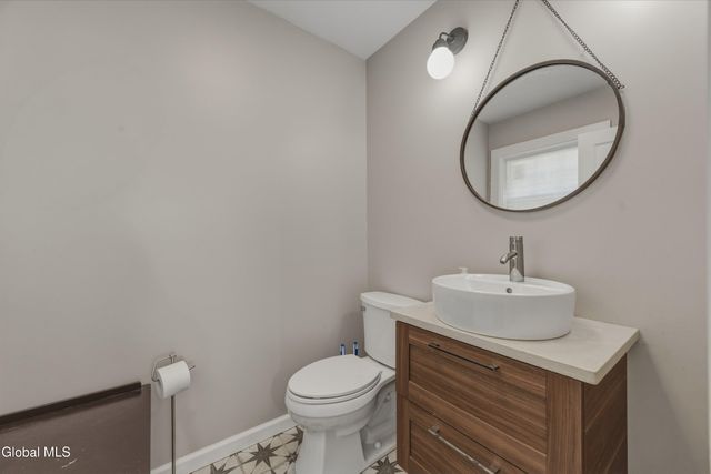 165 S Lake Avenue, Troy, NY 12180