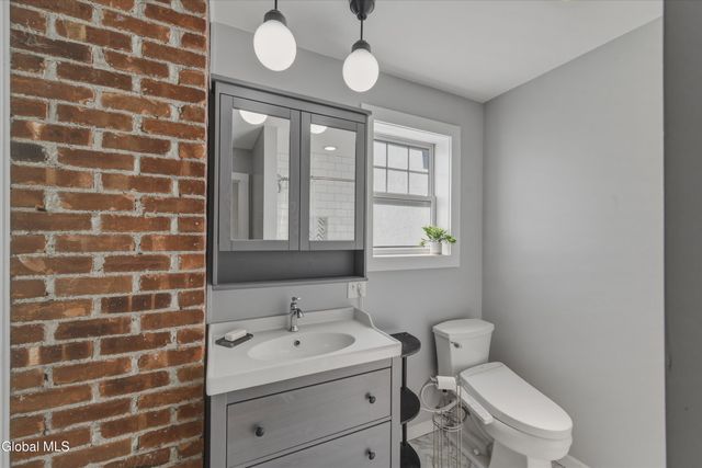 165 S Lake Avenue, Troy, NY 12180