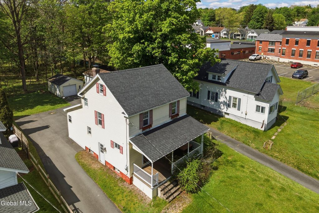 165 S Lake Avenue, Troy, NY 12180
