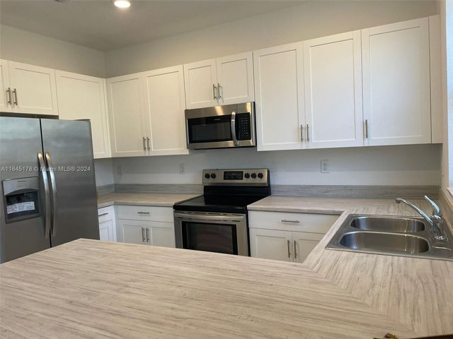 1586 SE 27th Ter 1586, Homestead, FL 33035