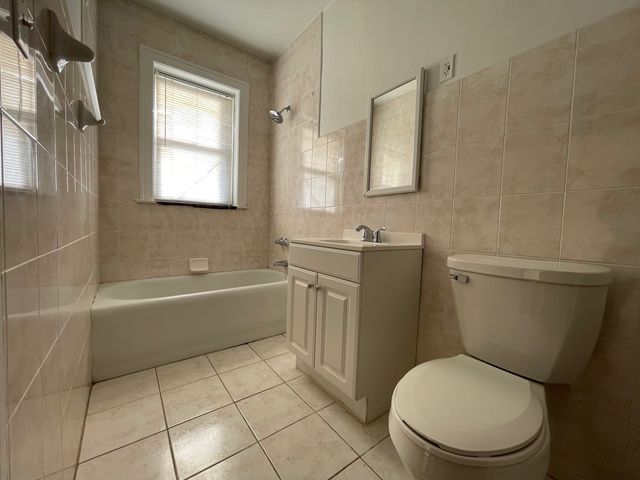 4247 W DIVISION Street 2R, Chicago, IL 60651