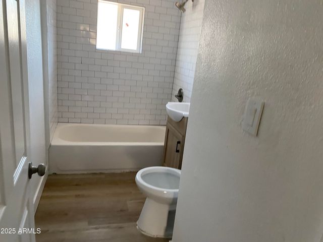 2125 W HIGHLAND Avenue, Phoenix, AZ 85015