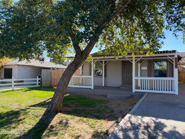 2125 W HIGHLAND Avenue, Phoenix, AZ 85015