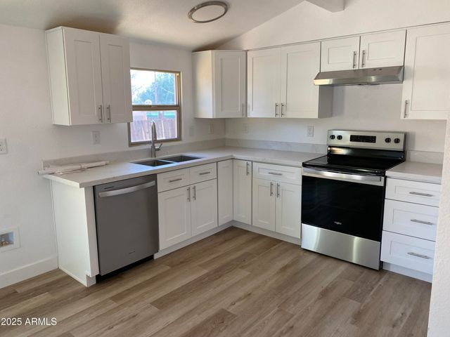 2125 W HIGHLAND Avenue, Phoenix, AZ 85015