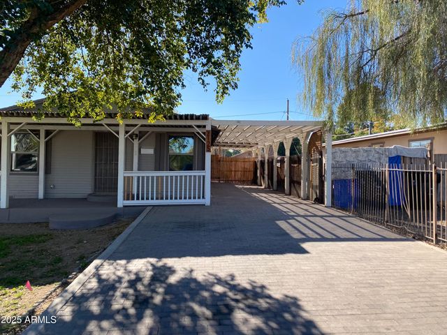 2125 W HIGHLAND Avenue, Phoenix, AZ 85015