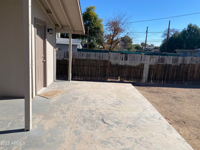 2125 W HIGHLAND Avenue, Phoenix, AZ 85015