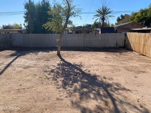 2125 W HIGHLAND Avenue, Phoenix, AZ 85015