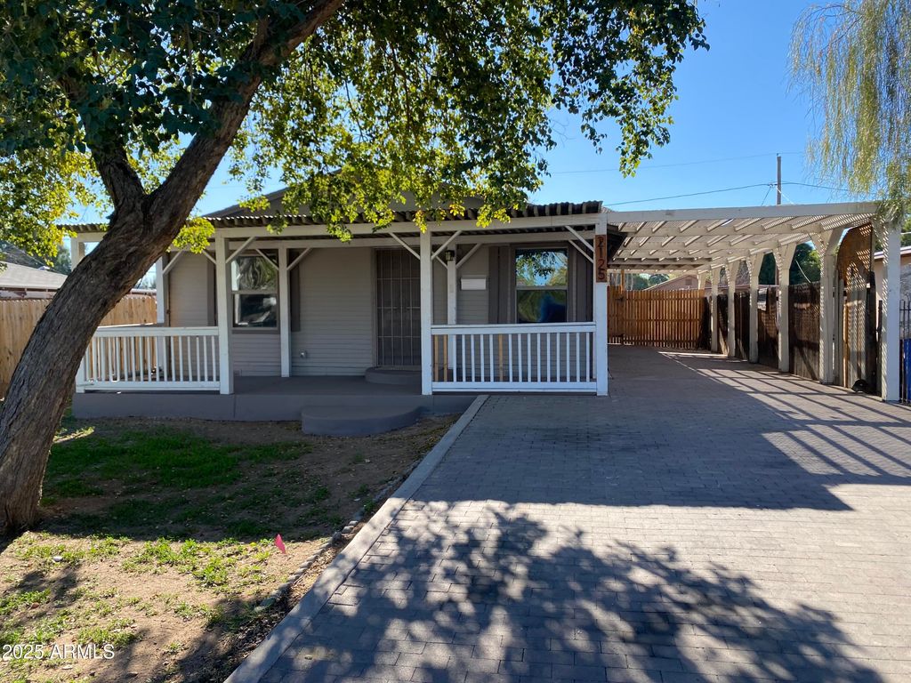 2125 W HIGHLAND Avenue, Phoenix, AZ 85015