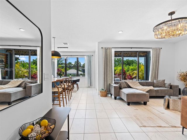 4482 Silverwood Ln S, Oakland Park, FL 33309