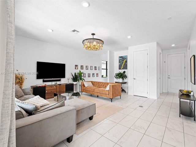 4482 Silverwood Ln S, Oakland Park, FL 33309