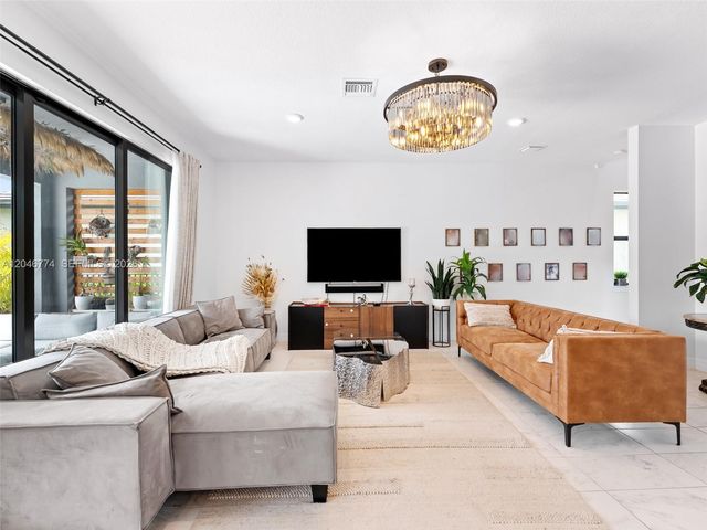 4482 Silverwood Ln S, Oakland Park, FL 33309