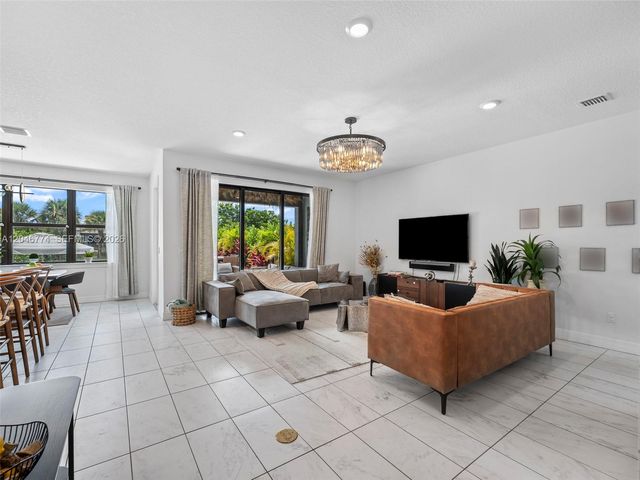 4482 Silverwood Ln S, Oakland Park, FL 33309