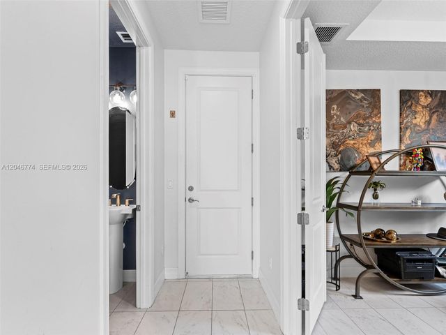 4482 Silverwood Ln S, Oakland Park, FL 33309
