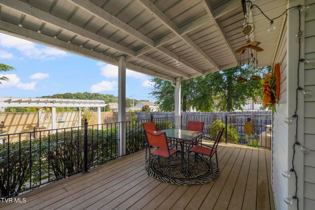 102 Ridgeview Meadows Drive, Gray, TN 37615