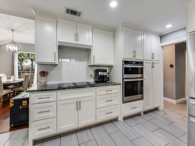 2111 Riverforest Court, Arlington, TX 76017