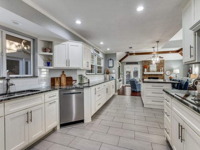 2111 Riverforest Court, Arlington, TX 76017