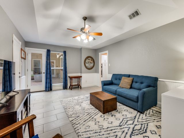 2111 Riverforest Court, Arlington, TX 76017