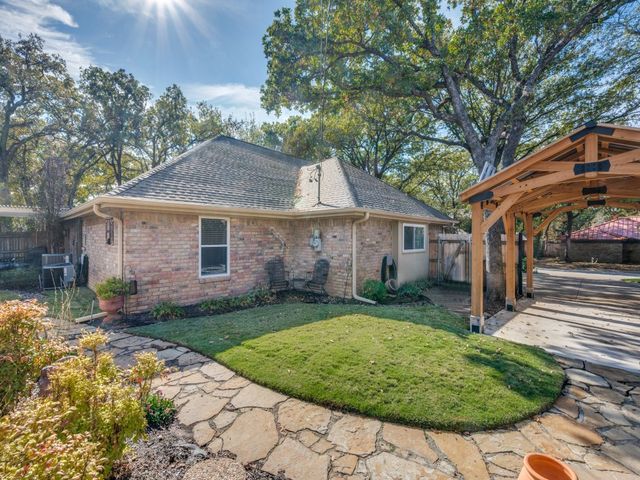 2111 Riverforest Court, Arlington, TX 76017