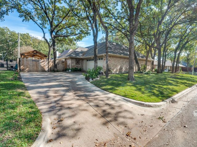 2111 Riverforest Court, Arlington, TX 76017