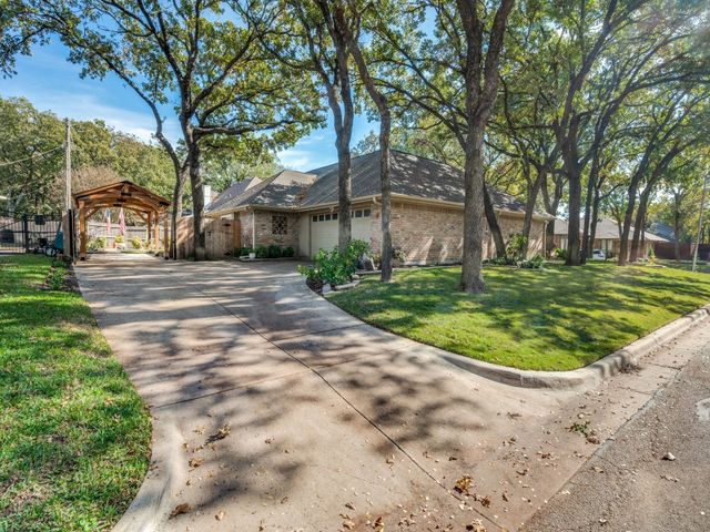 2111 Riverforest Court, Arlington, TX 76017