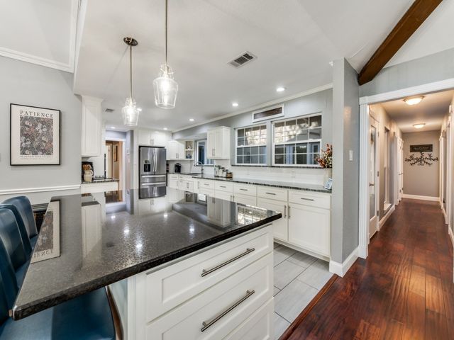 2111 Riverforest Court, Arlington, TX 76017