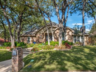 2111 Riverforest Court, Arlington, TX 76017