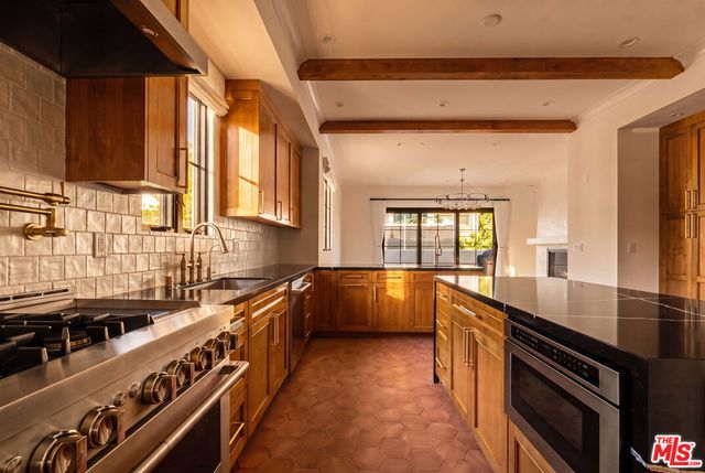 9061 Nemo Street A, West Hollywood, CA 90069