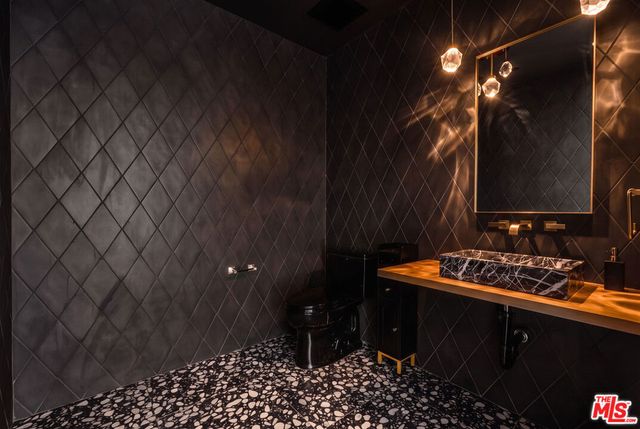9061 Nemo Street A, West Hollywood, CA 90069