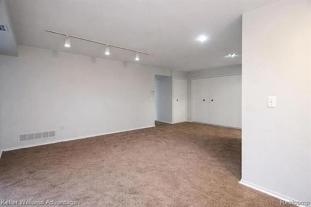 30056 W 12 Mile Road 78, Farmington Hills, MI 48334