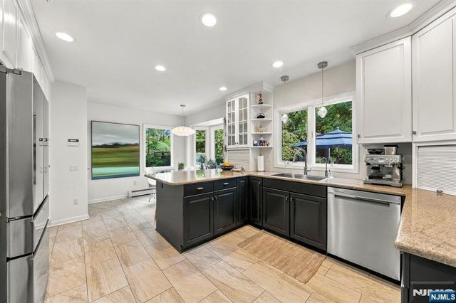 533 Ridgeland Terrace, Leonia, NJ 07605