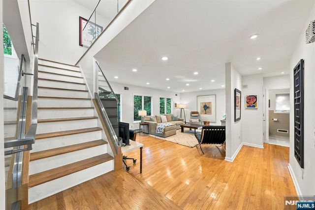 533 Ridgeland Terrace, Leonia, NJ 07605