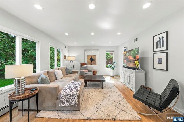 533 Ridgeland Terrace, Leonia, NJ 07605