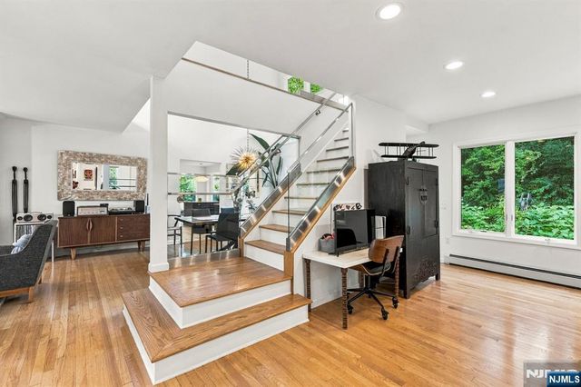 533 Ridgeland Terrace, Leonia, NJ 07605
