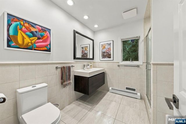 533 Ridgeland Terrace, Leonia, NJ 07605