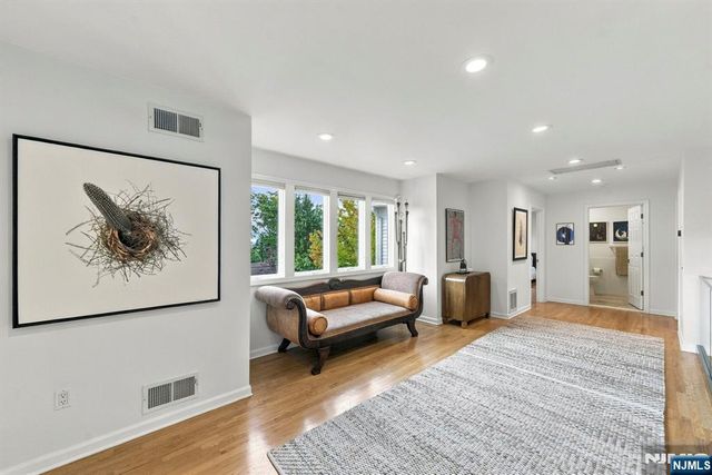 533 Ridgeland Terrace, Leonia, NJ 07605