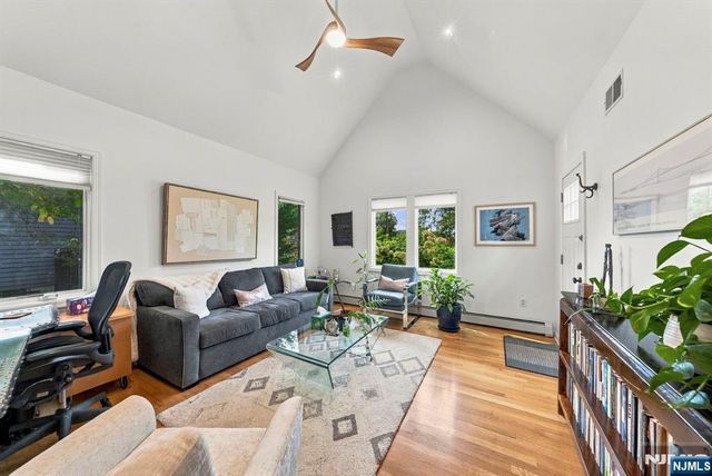 533 Ridgeland Terrace, Leonia, NJ 07605