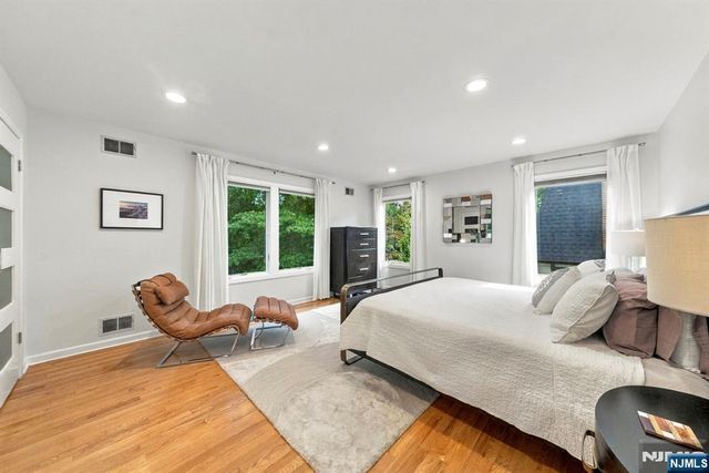 533 Ridgeland Terrace, Leonia, NJ 07605