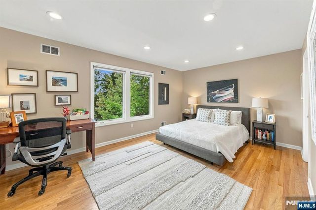 533 Ridgeland Terrace, Leonia, NJ 07605