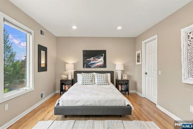 533 Ridgeland Terrace, Leonia, NJ 07605