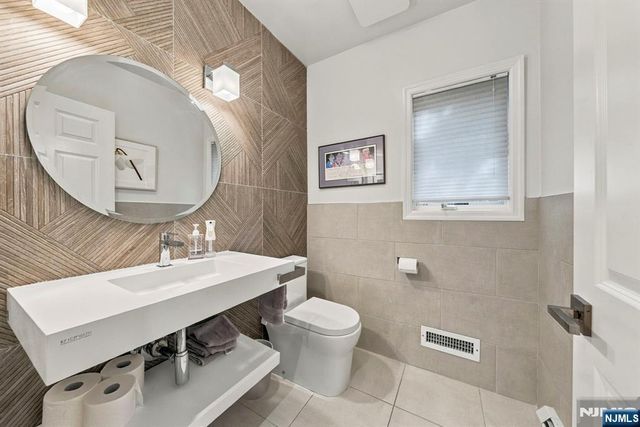 533 Ridgeland Terrace, Leonia, NJ 07605