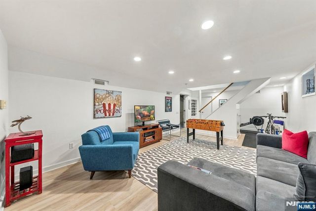 533 Ridgeland Terrace, Leonia, NJ 07605
