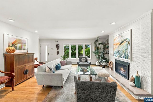 533 Ridgeland Terrace, Leonia, NJ 07605