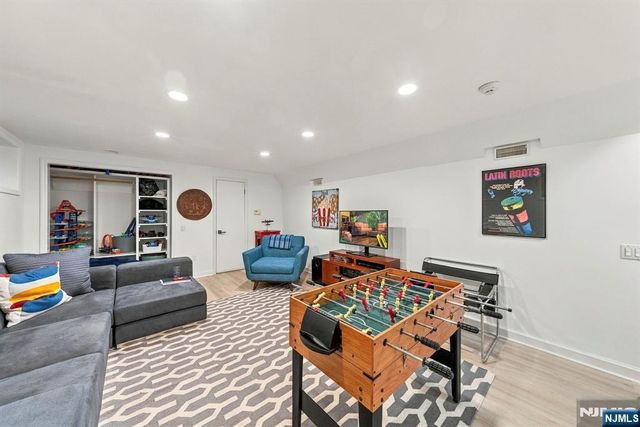 533 Ridgeland Terrace, Leonia, NJ 07605