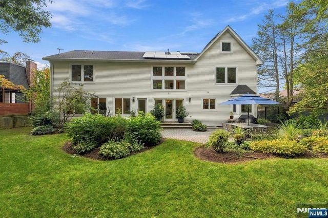 533 Ridgeland Terrace, Leonia, NJ 07605