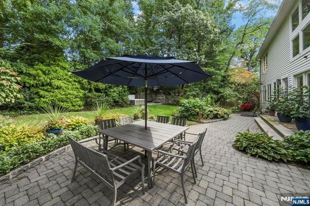 533 Ridgeland Terrace, Leonia, NJ 07605