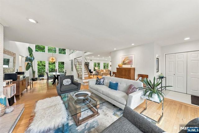 533 Ridgeland Terrace, Leonia, NJ 07605