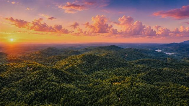 1652 Sable Court, Talking Rock, GA 30175