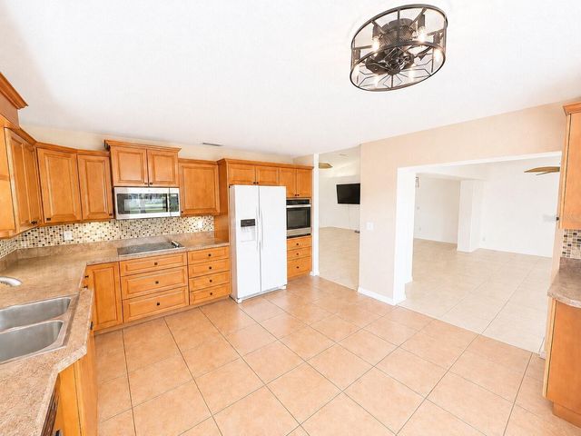 223 NE GOLF CLUB DRIVE, New Smyrna Beach, FL 32168